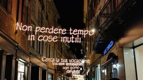 Torrone Il Momento Clou Delle Luminarie Con Le Frasi Di Vialli