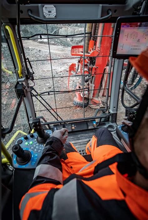 Drill Sandvik Expands Line With Leopard D I Dth Rig Canadian