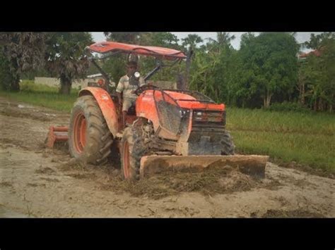 Kubota M6040 SU Working On The Farm Tractor Kubota Tractor Kubota M