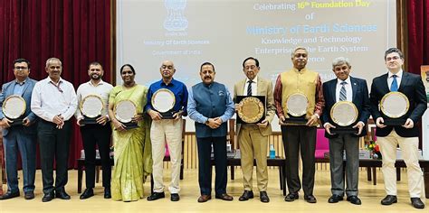 Dr Jitendra Presents National Awardslauds Indias Deep Sea Initiatives Daily Excelsior