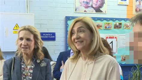 Las Infantas Elena Y Cristina Juntas Por Primera Vez En Un Acto