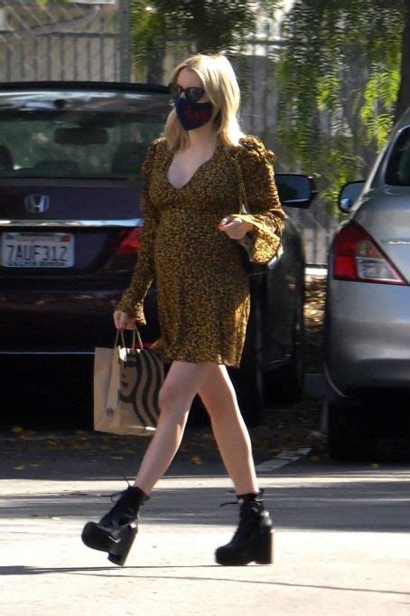 Pregnant Emma Roberts Out For A Starbucks Famousfix