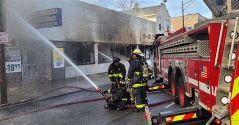 Firefighter Suffers Minor Injury In Extra Alarm Fire In Bridgeport Cbs Chicago