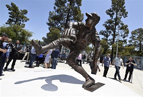 Koufax Gets Dodger Stadium Statue Next To Jackie Robinson Hot Springs Sentinel Record