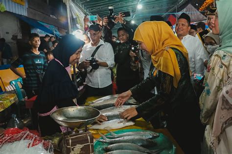 Gubernur Jatim Berharap Tradisi Kontes Lelang Bandeng Gresik Tingkatkan