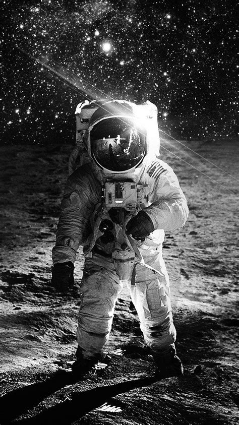 Astronaut On Moon Wallpapers - Top Free Astronaut On Moon Backgrounds - WallpaperAccess