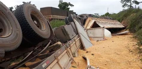 Caminhoneiro Morre Após Ficar Preso Nas Ferragens Em Um Grave Acidente