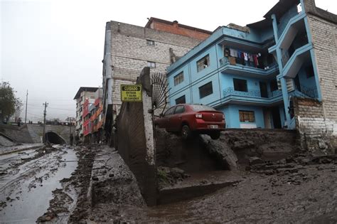 La Cifra Va En Aumento Al Menos 16 Muertos Por Aluvión En Quito Centro