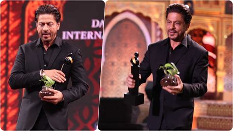 Shah Rukh Khan Wins Best Actor Award At Dadasaheb Phalke International