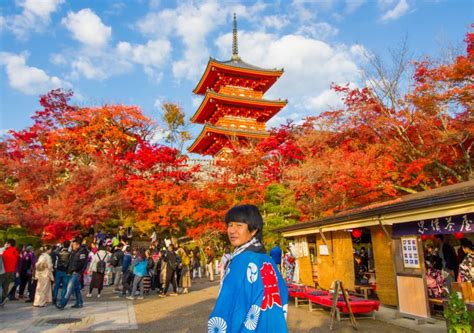 Kiyomizu-dera autumn editorial stock photo. Image of japanese - 188346823