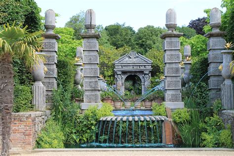 Arundel Castle The Collector Earl S Garden Has This Stunni Flickr