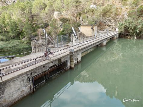 CAMINANDO HACIA LAS ALTURAS MONTANEJOS CUEVA NEGRA PRESA DE CIRAT