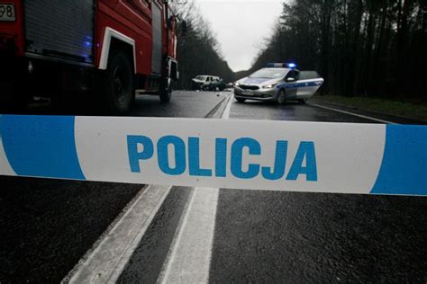 Wypadek pod Sulejowem Czołowe zderzenie Trzy osoby w szpitalu