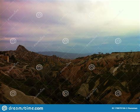 Formas Terrestres No Vale Dos Pombos Da Cappadoccia Foto De Stock