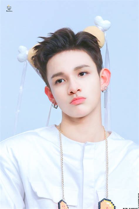 Samuel Samuel 사무엘 Kim Samuel 김사무엘 Diễn Viên Luhan Dép