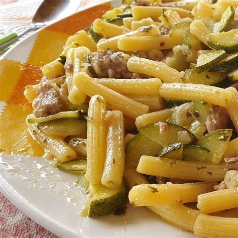 Pasta Zucchine E Salsiccia La Ricetta Per Un Sugo Legato Alla Perfezione