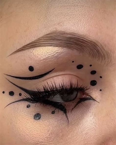 Pin By Yeimy Obando On Maquillaje Eye Makeup Eyeliner No Eyeliner