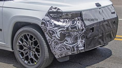 Jeep Grand Cherokee Spy Shots