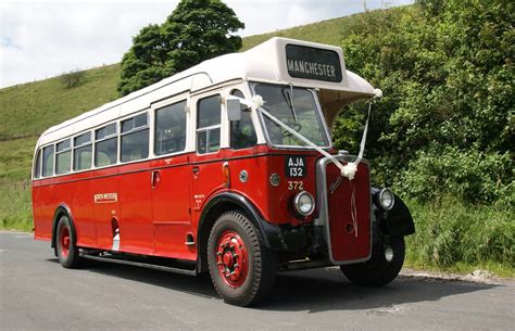 Fun Trip On Vintage Buses Is Just The Ticket Saddleworth Independent