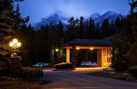 Mountaineer Lodge (Lake Louise, Alberta) - Resort Reviews ...