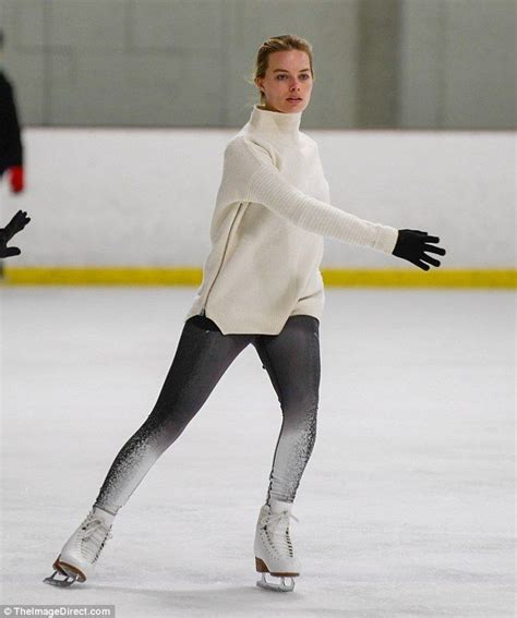 Margot Robbie Hits The Ice Rink Ahead Of I Tonya Role Margot Robbie Figure Skating Outfits