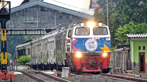 Banyak Kereta Ngabuburit Sambil Nonton Kereta Api Di Stasiun Sidoarjo