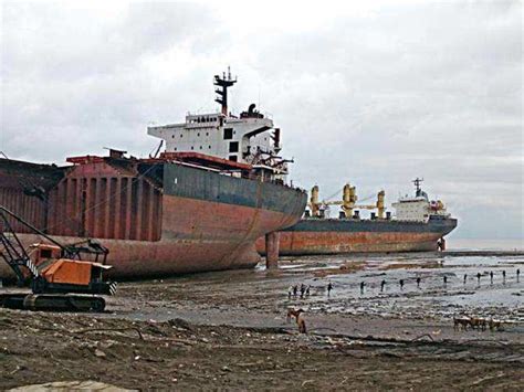 At Alang Shipbreaking Yard Worker Safety Remains A Dusty Dream The