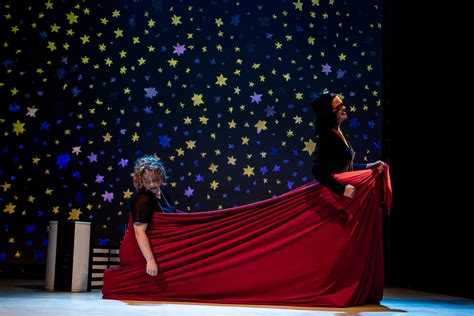 "O Pássaro Azul", obra simbolista de 1908, é adaptada para o teatro