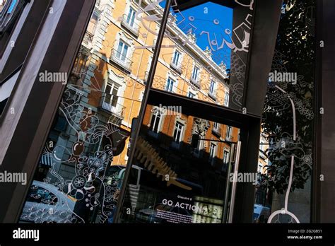 Buildings on Carrera de San Jerónimo street reflected in the windows of