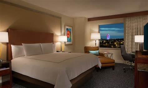 Rooms & Suites | Hilton Orlando