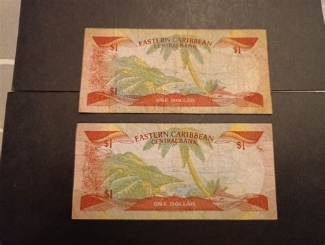 2 BILLETS DE 1 DOLLAR EASTERN CARIBBEAN CENTRAL BANK CARAÏBES