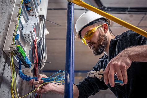 Technicien de maintenance en électricité F H Travail temporaire 2