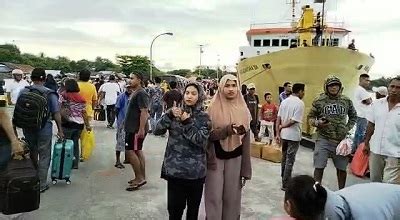 H 3 Lebaran Arus Mudik Di Pelabuhan Amahai Meningkat