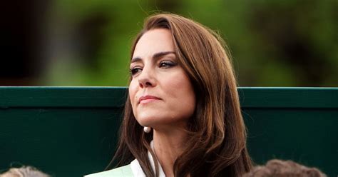 La Prima Foto Di Kate Middleton Dopo Lintervento In Ospedale Solleva