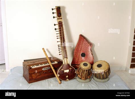 Sdm 82976 Harmonium Flute Sitar Swarmandal Tabla Classical Indian