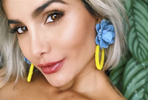 Que Sabor Le Dicen A Martina La Peligrosa Por Sensual Baile En Bikini