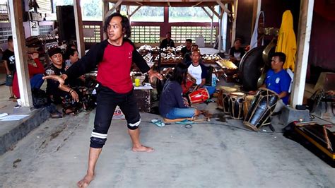 Jaipongan Kembang Simajungjang Proses Latihan Tari Jaipongan Maung