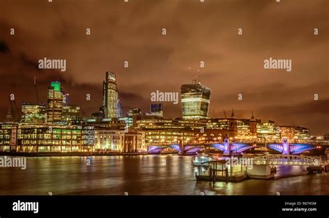 London skyline at night Stock Photo - Alamy