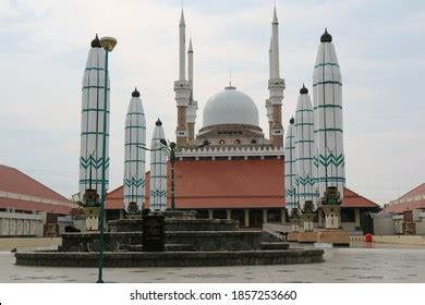 Masjid Agung Jawa Tengah Semarang Stock Photo 2241305691 | Shutterstock