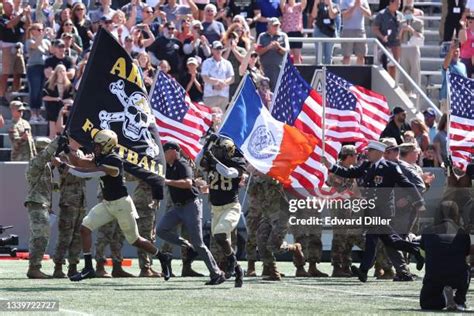 Army Football Team Photos and Premium High Res Pictures - Getty Images