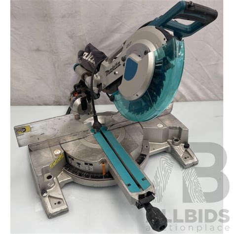 Makita 260mm Compound Mitre Saw Lot 1400853 Allbids