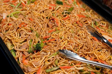 » Pancit: Filipino Noodle Dish