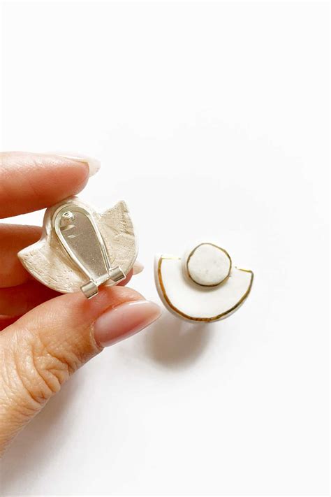 Женские серьги. Купить модные серьги для женщин от известных брендов в ...