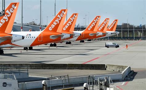 Police Arrest Disruptive Passengers Who Force Easyjet Flight To Make