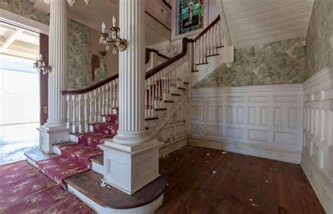 Step inside this beautiful Alabama mansion left mysteriously abandoned