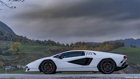 lamborghini countach lpi    side