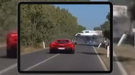 Tragique Accident De La Route Entre Une Ferrari Et Une Lamborghini