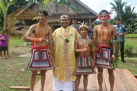 Sepenggal Kisah Misinoaris Dari Bumi Sikerei Mentawai