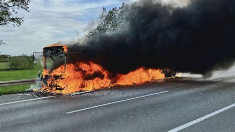 Nonstopnews Bus Brennt Auf Der A Bei Garbsen Aus Ungl Cksstelle