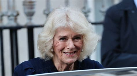 London König Charles operiert So äußert sich Königin Camilla